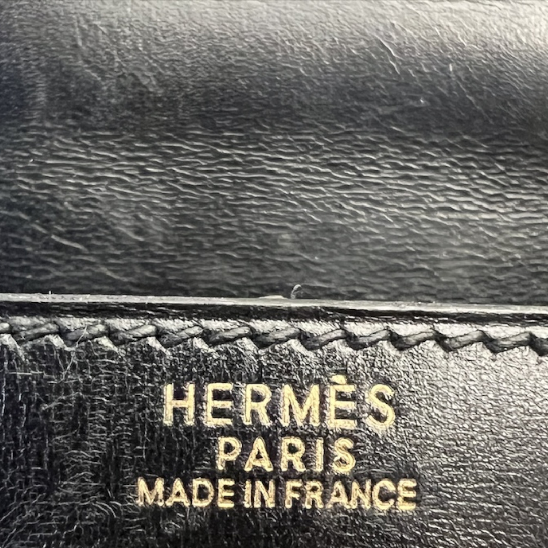 HERMÈS KELLY 32 SELLIER HANDTASCHE AUS BOX KALBSLEDER IN NOIR MIT GHW