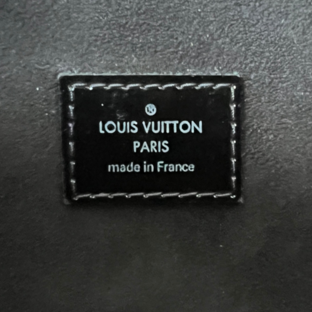 LOUIS VUITTON ALMA MM HENKELTASCHE AUS EPI ELECTRIC LACKLEDER IN NOIR