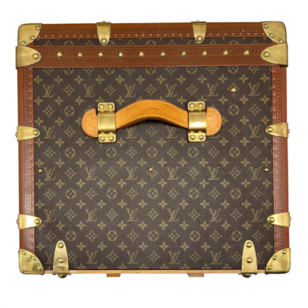 LOUIS VUITTON MALLE COURRIER TRUHE AUS MONOGRAM CANVAS MIT DEUX CHÂSSIS (M13229)