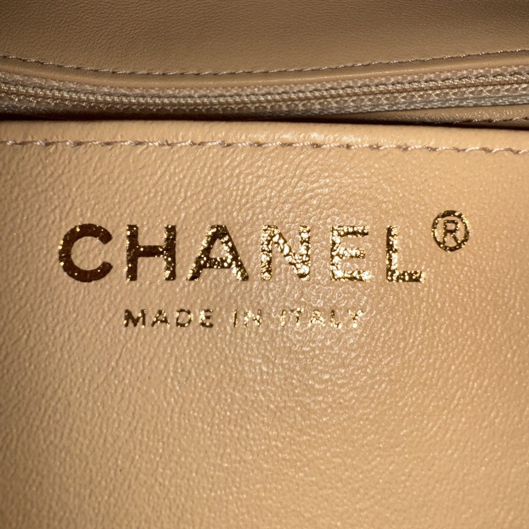 CHANEL TIMELESS SINGLE FLAP HANDTASCHE (NEW MINI) AUS LAMMLEDER IN BEIGE MIT GHW (A69900)