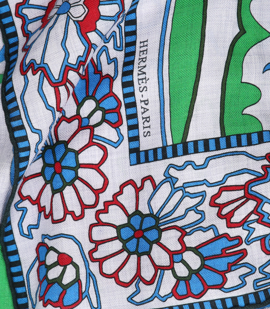 46250-Hermes-Tuch-VORNE_2D_0009 HERMÈS KASCHMIR-/SEIDENTUCH 140 x 140 CM CHALE 'PAISLEY FROM PAISLEY' IN GRIS CHINE, VERT UND ROUGE