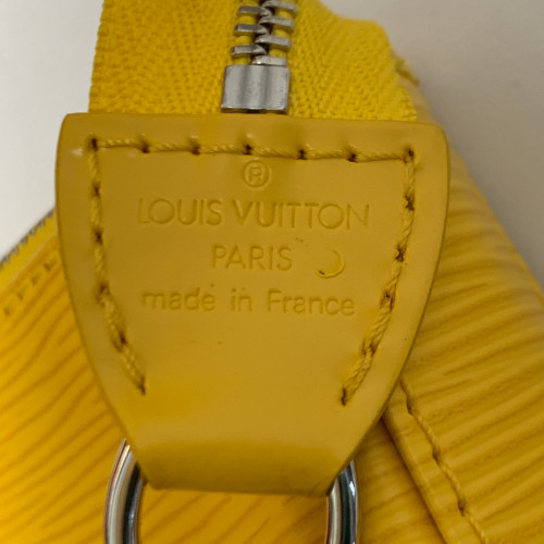 42042-Louis-Vuitton-Pochette-Epi-Leder_2D_0013 LOUIS VUITTON POCHETTE ACCESSOIRES NM CLUTCH AUS EPI LEDER IN MIMOSA LOUIS VUITTON POCHETTE ACCESSOIRES NM CLUTCH AUS EPI LEDER IN MIMOSA