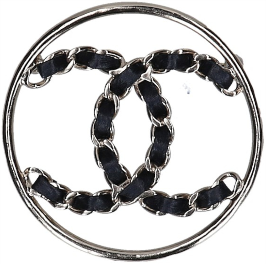 50914-CHANEL-Brosche_2D_0006 CHANEL BROSCHE AUS GOLDFARBENEM METALL UND LEDER
