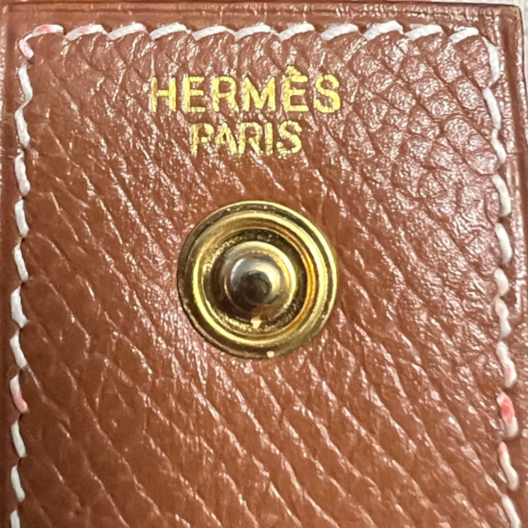 HERMÈS ETUI AUS GENARBTEM LEDER IN GOLD BRAUN MIT GHW