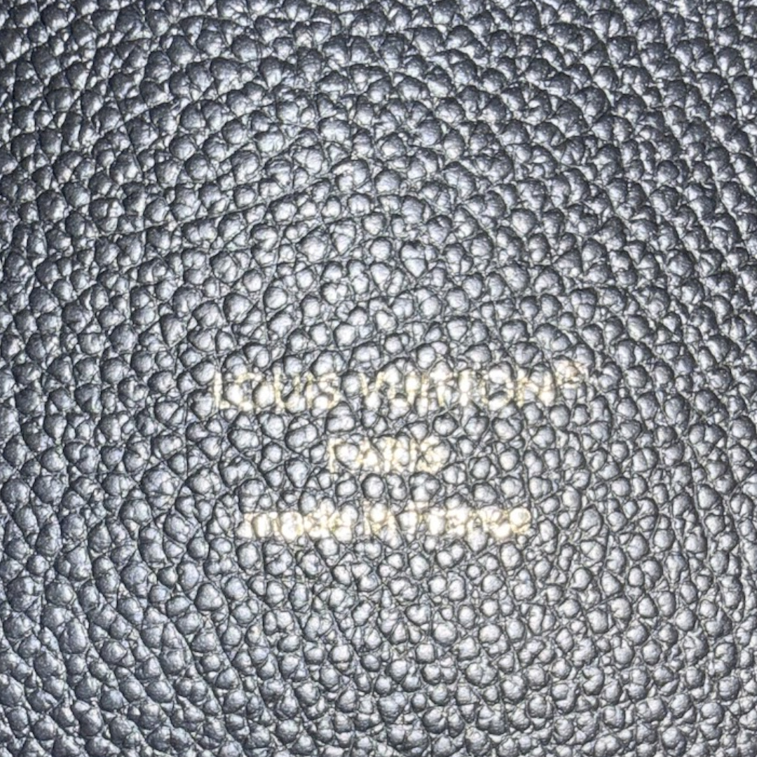 LOUIS VUITTON POCHETTE MÉTIS EAST WEST HANDTASCHE AUS MONOGRAM EMPREINTE LEDER IN NOIR (M46595)