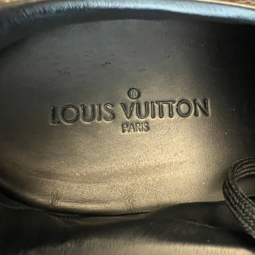 LOUIS VUITTON SNEAKER AUS MONOGRAM CANVAS UND SCHWARZEM LEDER UK7,5 EU41,5