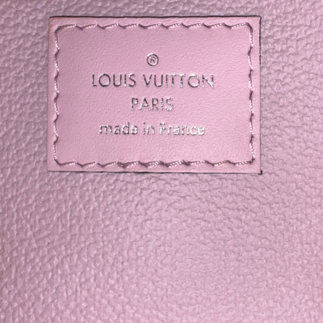 49210_Louis-Vuitton_Monogram_2D_0017 LOUIS VUITTON POCHETTE COSMÉTIQUE AUS MONOGRAM ESCALE CANVAS IN PASTEL (M69139)